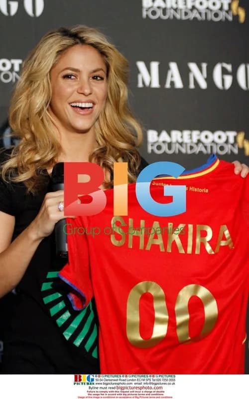 Shakira at Mango Photocall
