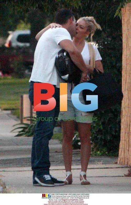 LeAnn Rimes and Eddie Cibrian Kissing