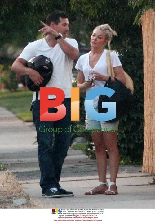 LeAnn Rimes and Eddie Cibrian Photographed Kissing