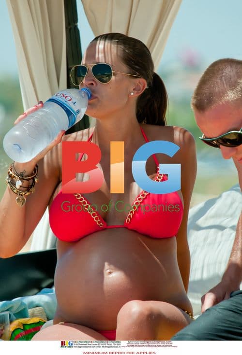 Pregnant Danielle Lloyd and Jamie O'Hara in Portugal