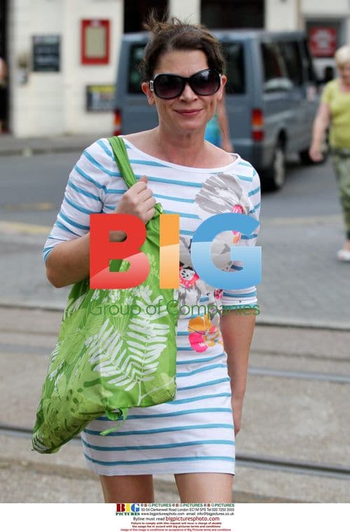 Hannah Waterman and Dean Gaffney Enjoy Sunny Stroll