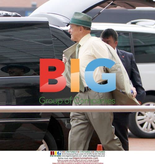 Geoffrey Boycott Accepts Lift From Mystery Woman