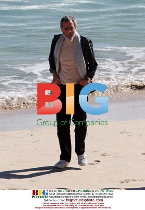 Yusuf Islam (Cat Stevens) and family visit Cottesloe Beach