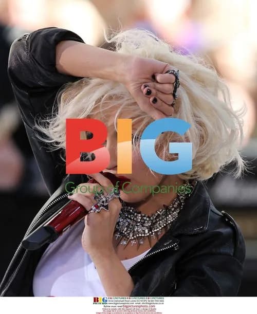 Christina Aguilera Performs on Today Show