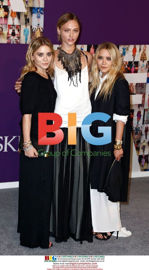 Ashley Olsen, Sasha Pivovarova and Mary-Kate Olsen at 2010 CFDA Awards