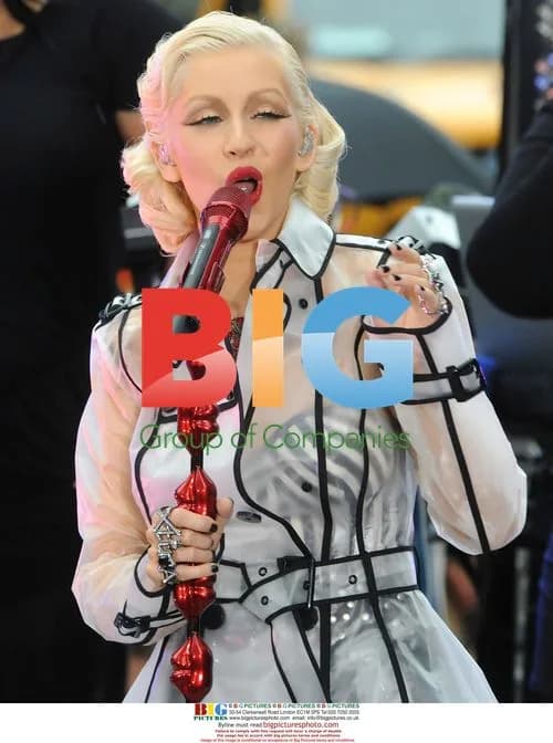 Christina Aguilera Performs on The Early Show
