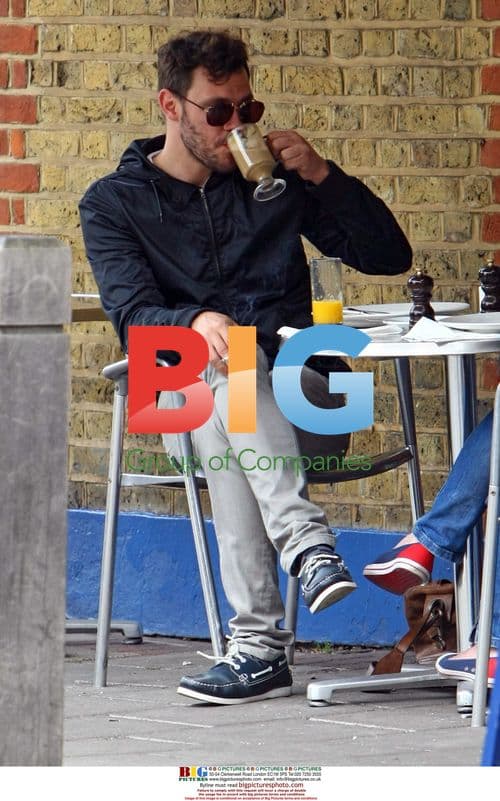Will Young has coffee with assistant in London