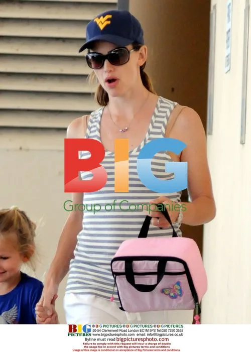 Jennifer Garner with Daughter Violet in Santa Monica