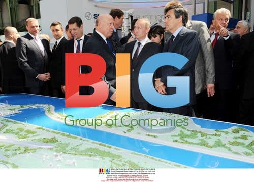 Putin Visits Russian Exhibition in Paris