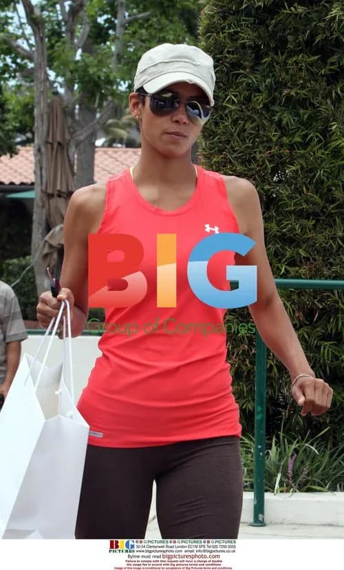 Halle Berry Shopping in Malibu