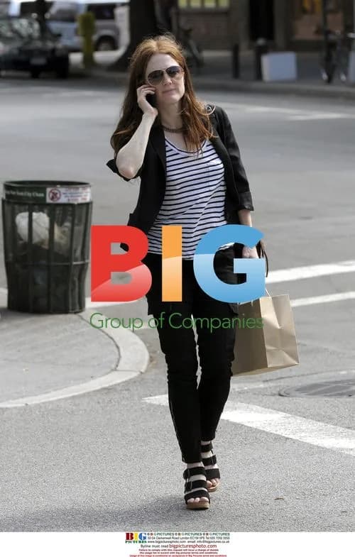 Julianne Moore Talking on Phone in NYC
