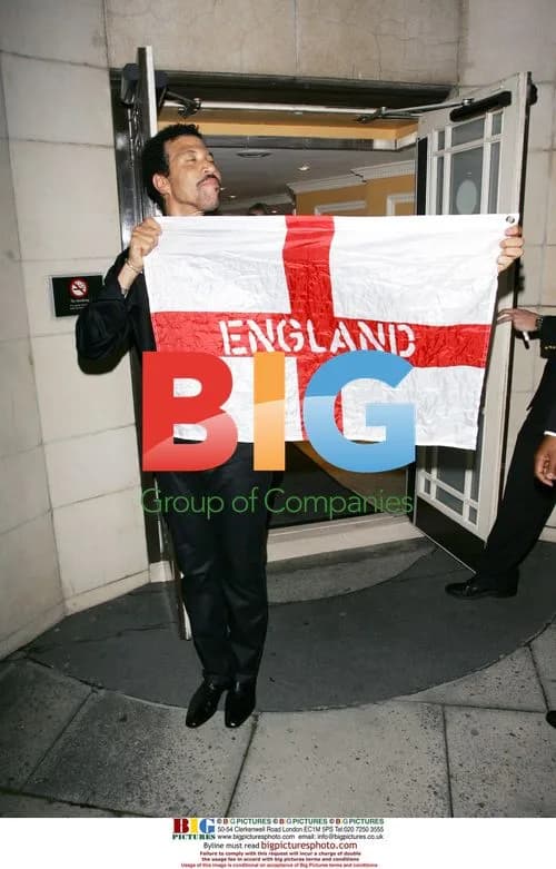 Lionel Richie Returns to Hotel