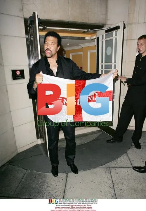 Lionel Richie with England flag