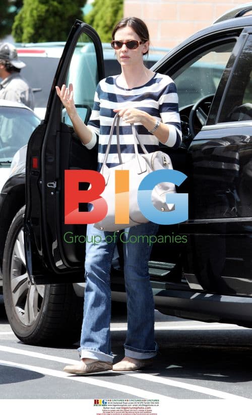 Jennifer Garner and Violet at Gelson's