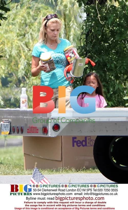 Kate Gosselin with Kids on 'Kate Plus Eight' Set