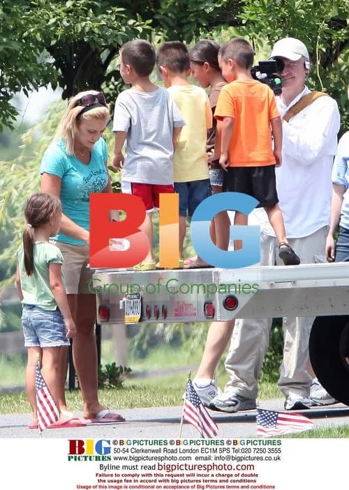 Kate Gosselin with 8 kids, filming 'Kate Plus 8'