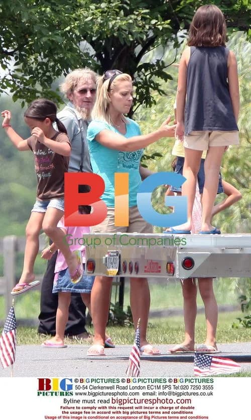 Kate Gosselin with her 8 kids filming 'Kate Plus Eight'