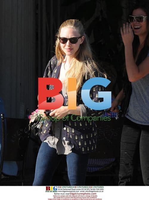 Amanda Seyfried Leaves Urth Caffe