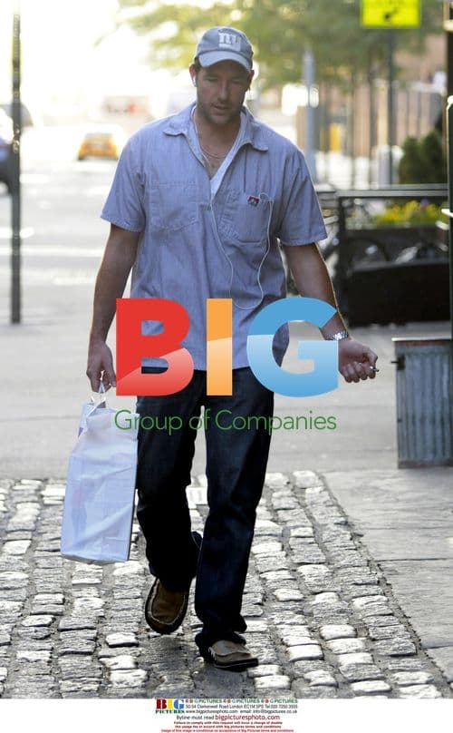 Ed Burns Running Errands in NYC