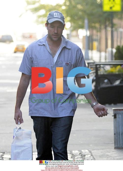 Ed Burns Running Errands in NYC