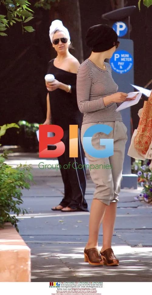 Kate Hudson on "Something Borrowed" set