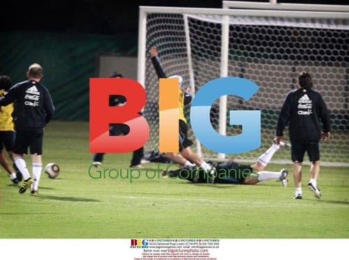 Maradona trains with team, South Africa