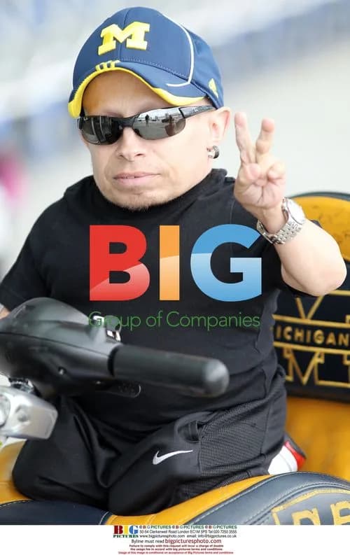 Verne Troyer tips Limo Driver at Montreal Airport