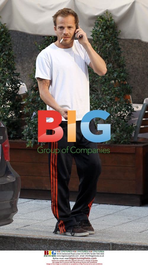 Stephen Dorff Gets Animated on Cell Phone Call