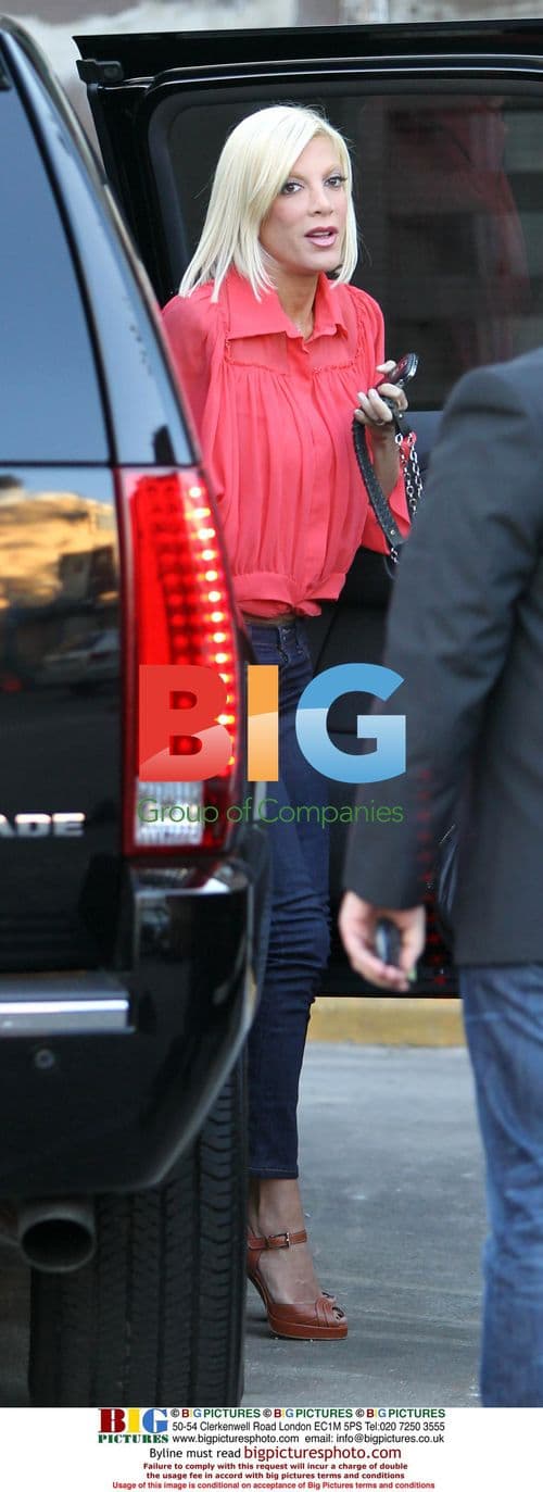 Tori Spelling Promotes New Book