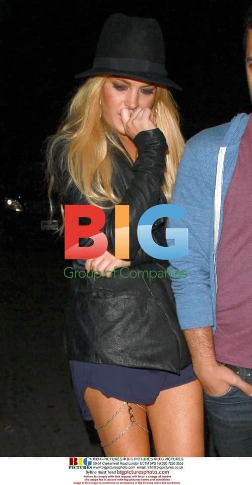 Lindsay Lohan Enters Voyeur Nightclub