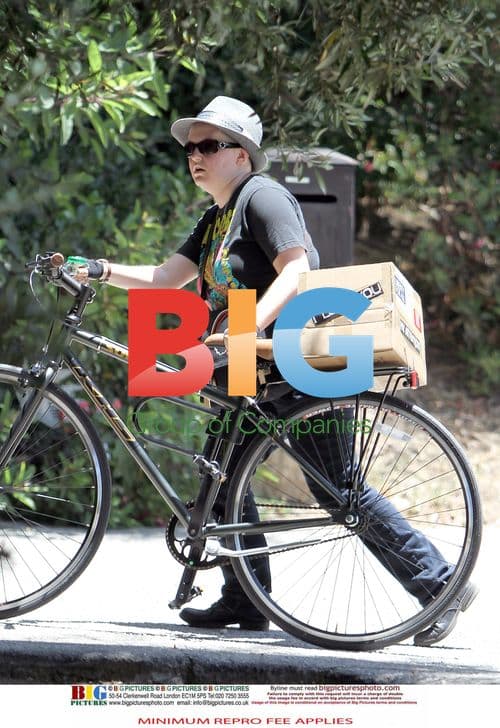 Kathlyn Beatty entering parents' home