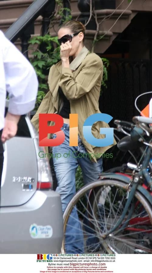 Sarah Jessica Parker Hurries to Car in NYC
