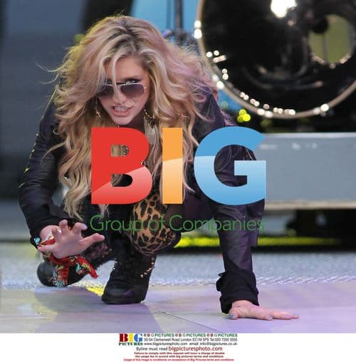 Ke$ha rehearses 'Tik Tok' for 2010 Much Music Video Awards
