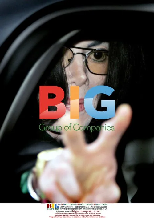 Michael Jackson Leaves Court