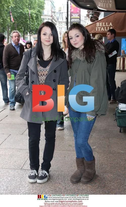 Kathryn & Megan Prescott at Shrek Forever After Premiere