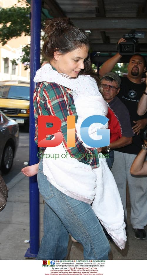 Katie Holmes and Daughters in NYC