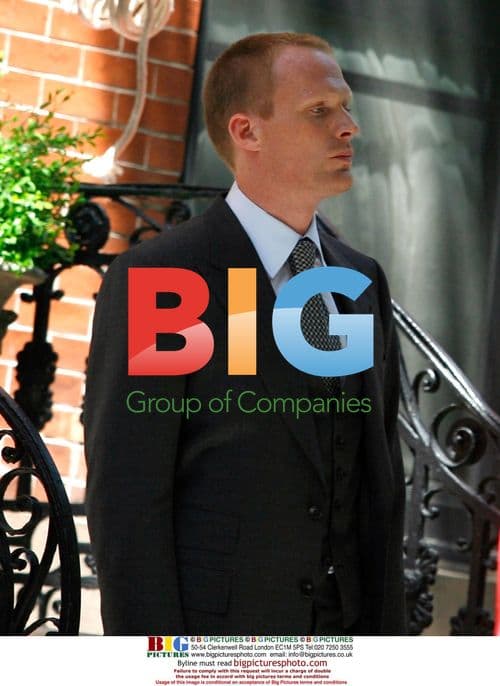 Paul Bettany filming "Margin Call"