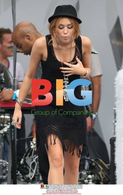 Miley Cyrus Rehearses for 2010 MuchMusic Awards