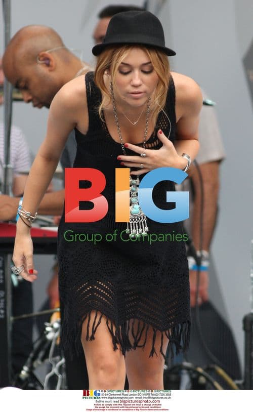Miley Cyrus Rehearses 2010 MMVAs
