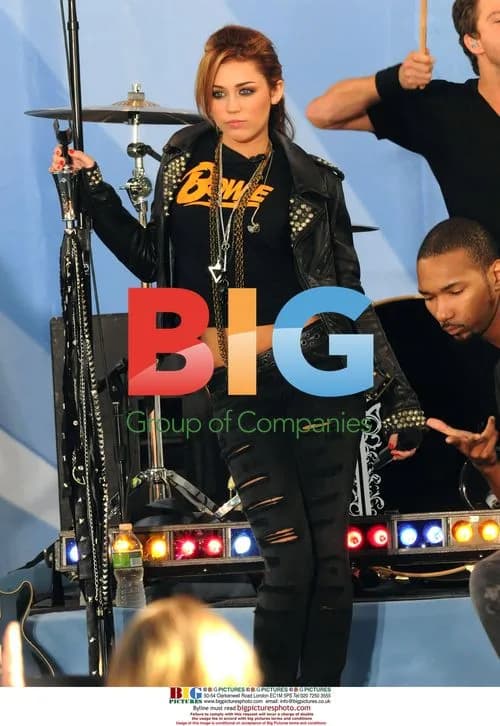 Brett Michaels performs with Miley Cyrus on GMA