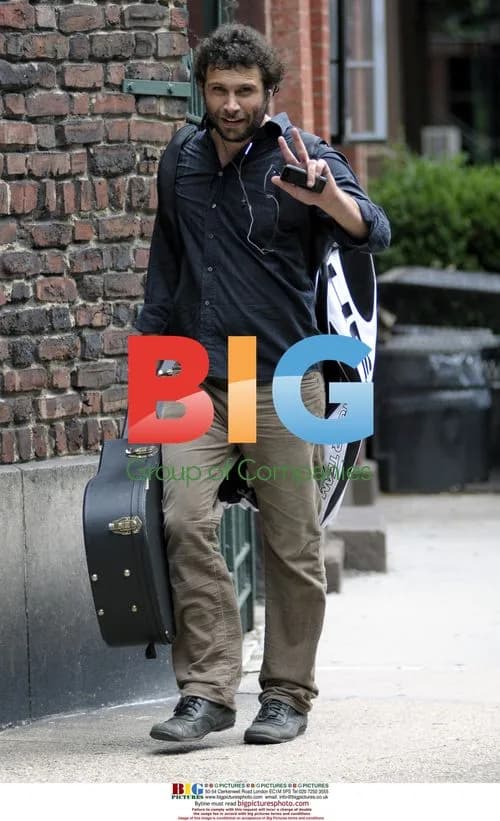 Jeremy Sisto Heads to Music Practice
