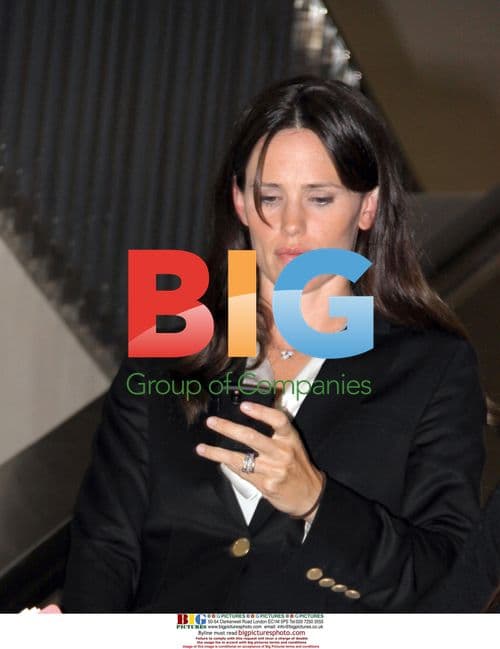 Jennifer Garner at Washington Dulles Airport