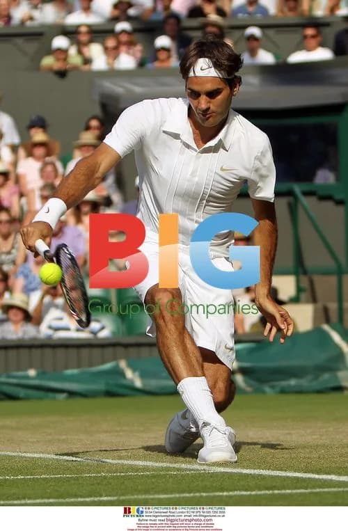 Roger Federer vs Arnaud Clement at Wimbledon 2010