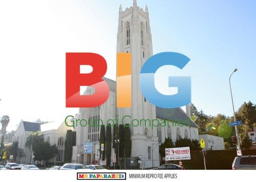 Miranda Kerr Shows Off Engagement Ring