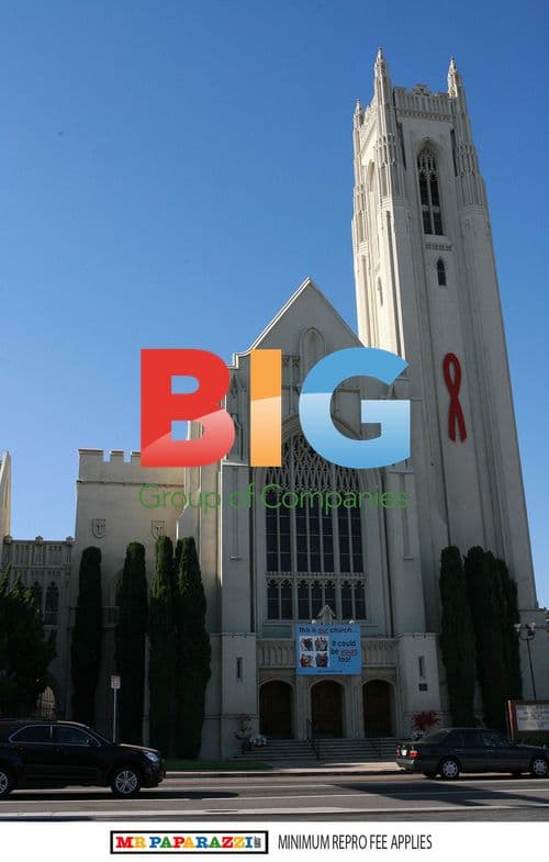 Miranda Kerr Shows Off Engagement Ring