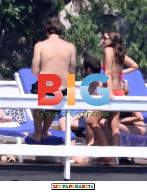 Liam Gallagher and Friends Relax in Italy