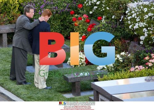 Redmond O'Neal visits Farrah Fawcett's grave