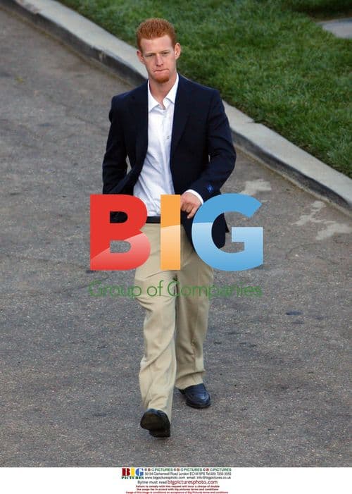 Redmond O'Neal visits Farrah Fawcett's grave