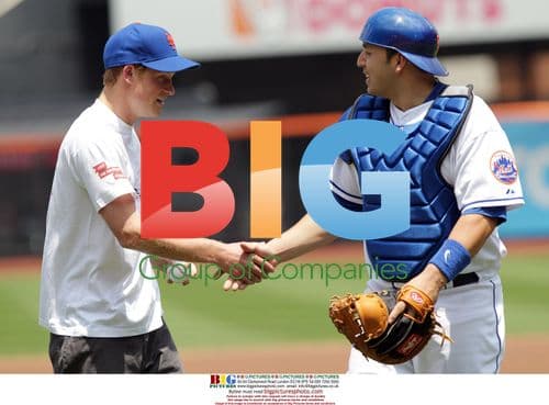 Prince Harry throws first pitch at Mets game