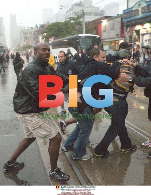 Police Arrest Anti G8 Protestor in Toronto